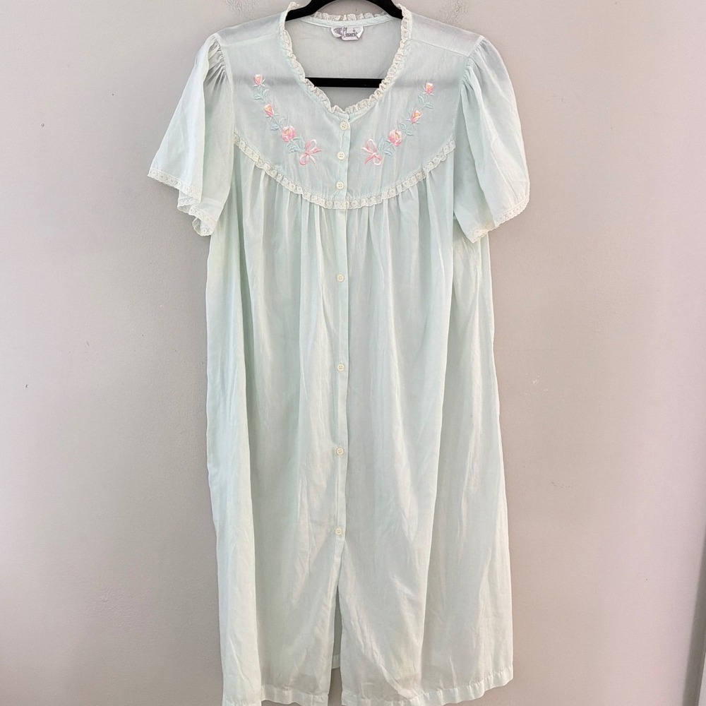Vintage Character Mint Green Embroidered Floral Lace Trim Button Front Nightgown